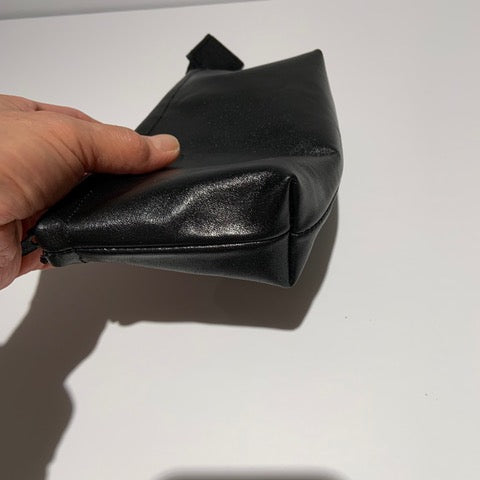 Chisana Zip Leather Pouches