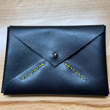 Load image into Gallery viewer, Akio Leather Card Case
